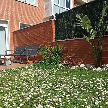Bajo Con Jardin Privado Apartman Santender Kültér fotó