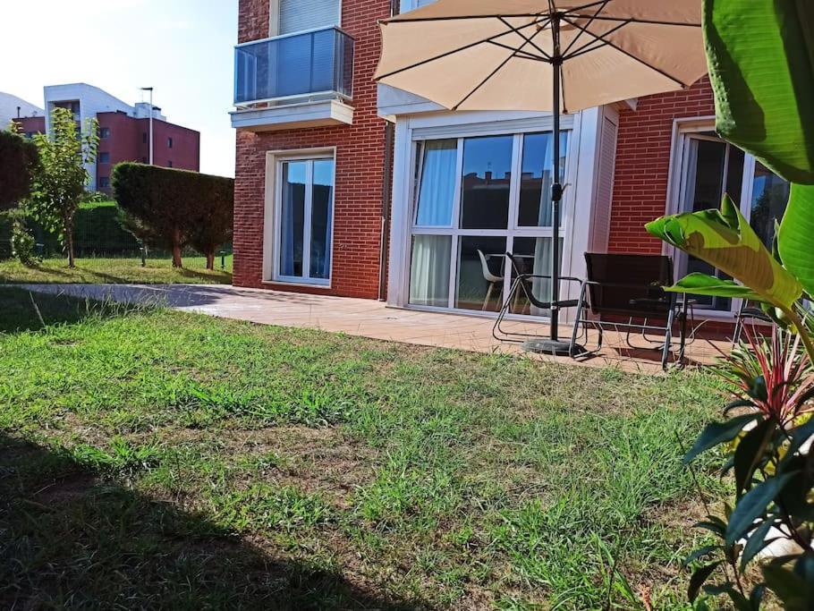 Bajo Con Jardin Privado Apartman Santender Kültér fotó