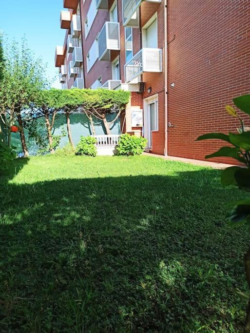 Bajo Con Jardin Privado Apartman Santender Kültér fotó