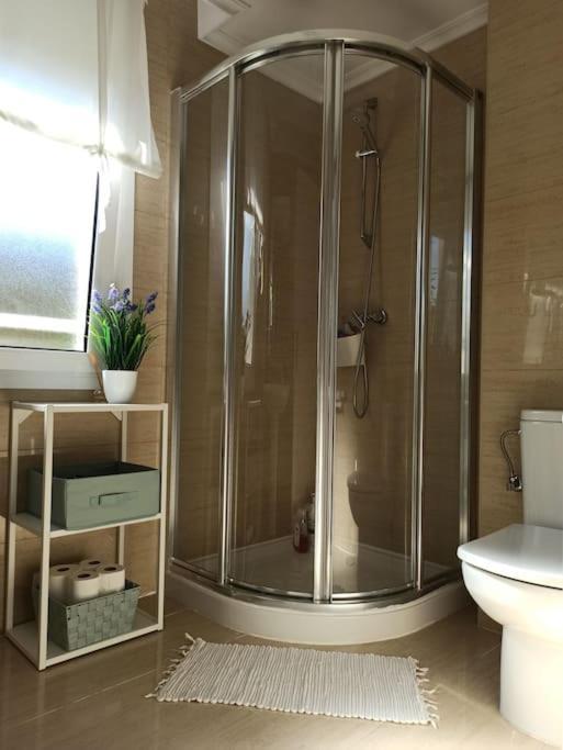Bajo Con Jardin Privado Apartman Santender Kültér fotó