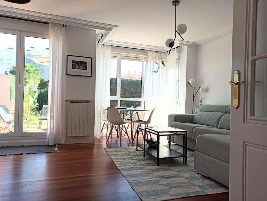 Bajo Con Jardin Privado Apartman Santender Kültér fotó