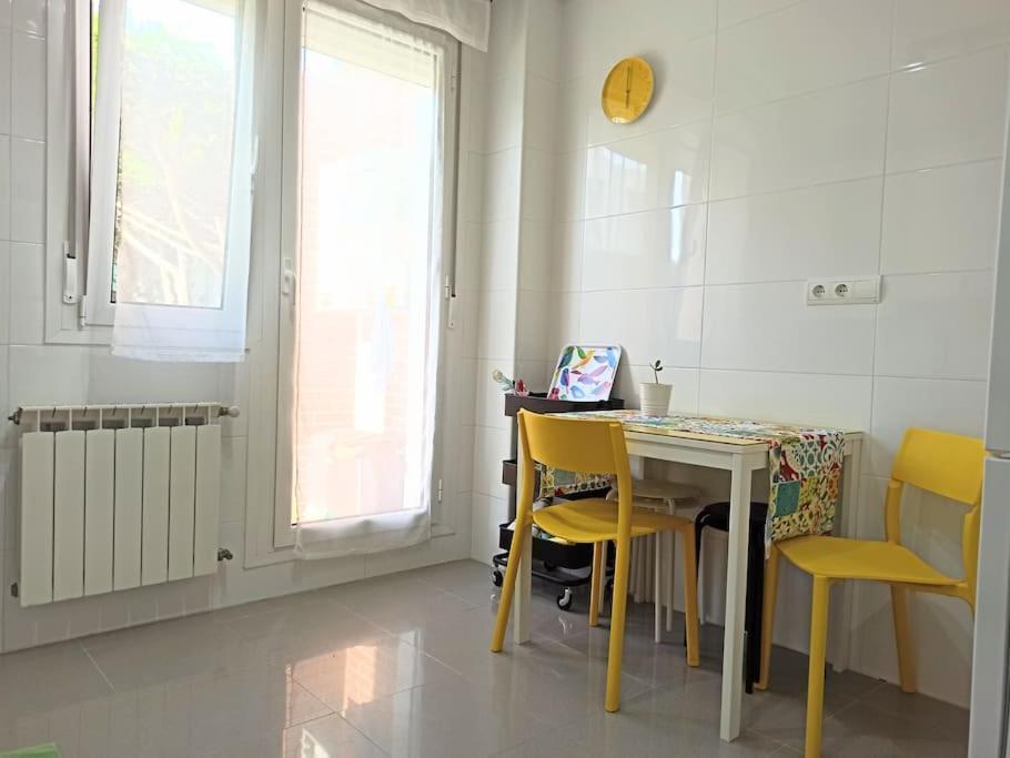 Bajo Con Jardin Privado Apartman Santender Kültér fotó