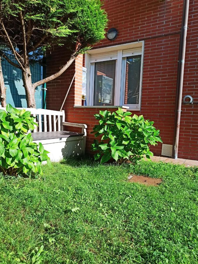 Bajo Con Jardin Privado Apartman Santender Kültér fotó